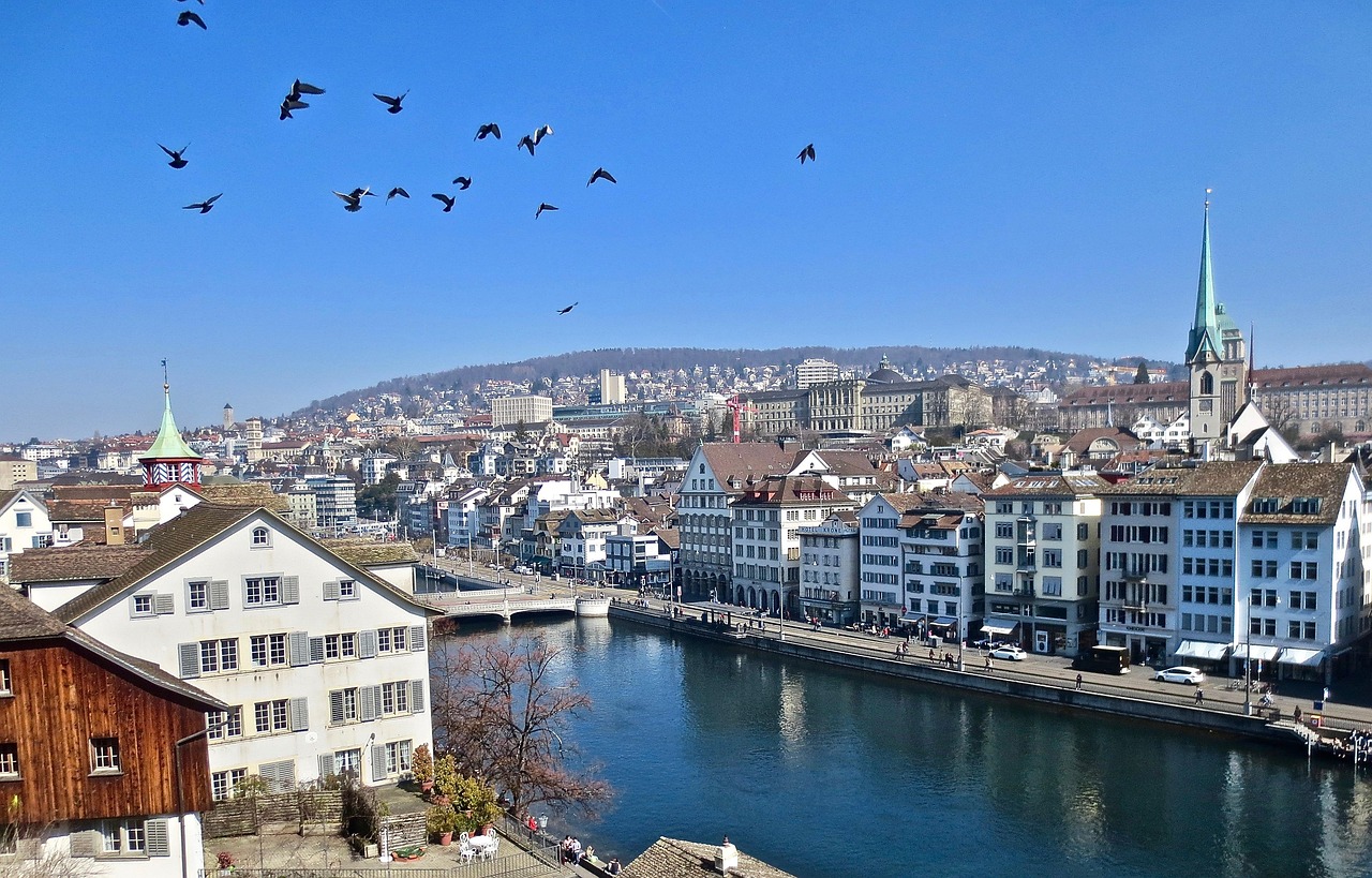 Zúrich — Lago, casco antiguo y diversidad queer