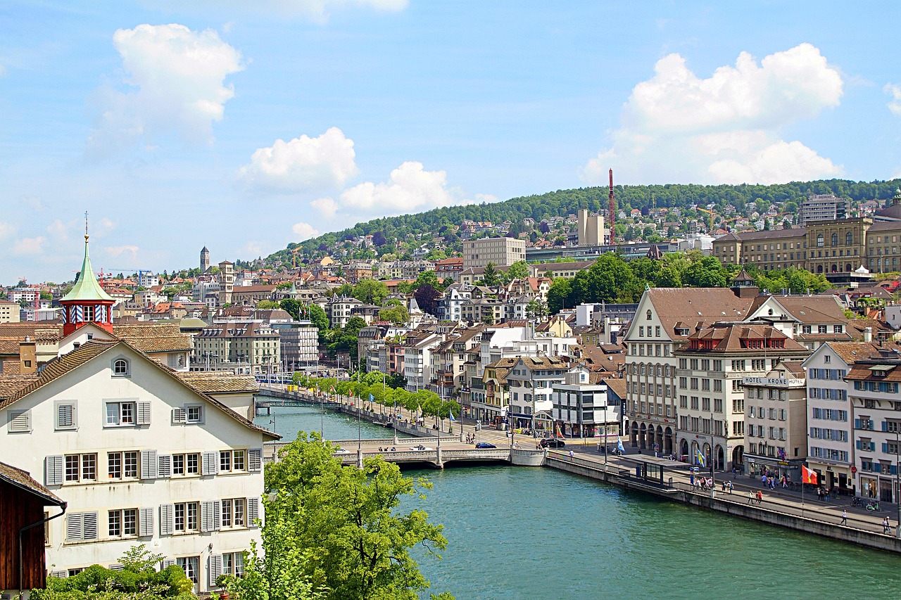 Zúrich — Lago, casco antiguo y diversidad queer